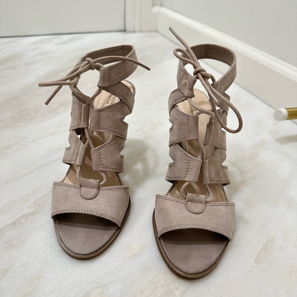 Simply Vera Wang heels Sviman blush